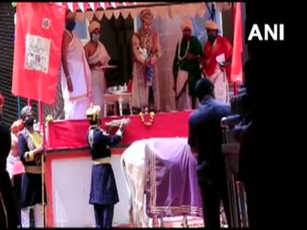 Chamaraja Wadiyar performs Ayudha Puja on Vijaya Dashami (Photo/ANI)