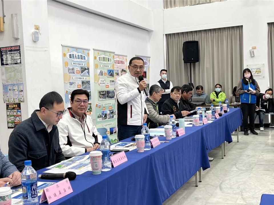 新北市長侯友宜14日出席平溪區市長行動治理座談會時提出虐童案的精進作為。（高鈞麟攝）