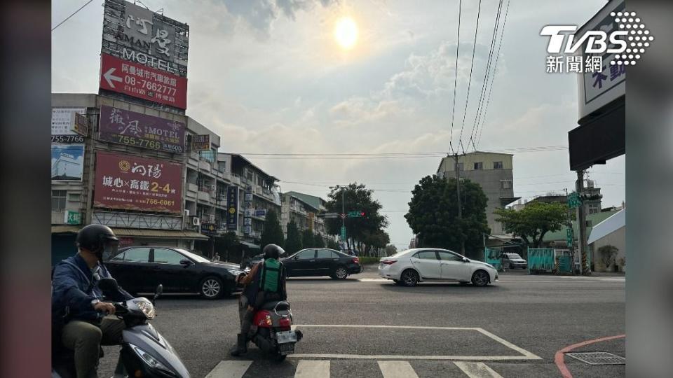 中部作水災南部出太陽，民：大雨去哪。（圖／林炫均攝）