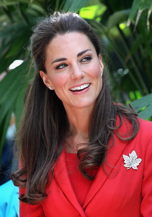 kate-middleton-maple-leaf-brooch