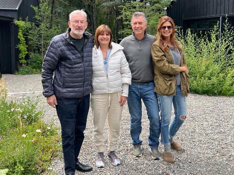 Bullrich difundió la foto de su encuentro con Macri en el Sur