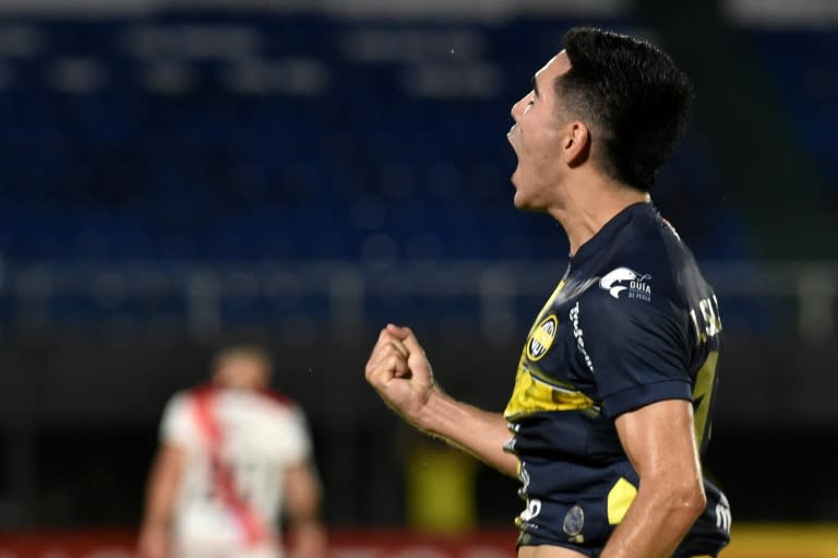 Sportivo Trinidense de Paraguay, uno de los ganadores en el inicio de la tercera fecha de la fase de grupos de la Copa Sudamericana. En la foto, Juan Salcedo del equipo guaraní celebra una anotación en Asuncion el 23 de abril de 2024 (NORBERTO DUARTE)