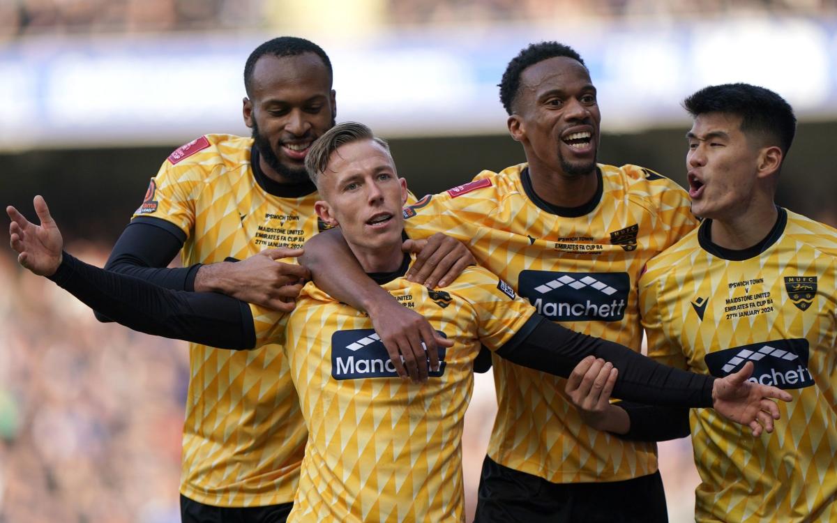 Non-League Maidstone United stun Ipswich Town to keep magic of the FA Cup  alive - Yahoo Sports