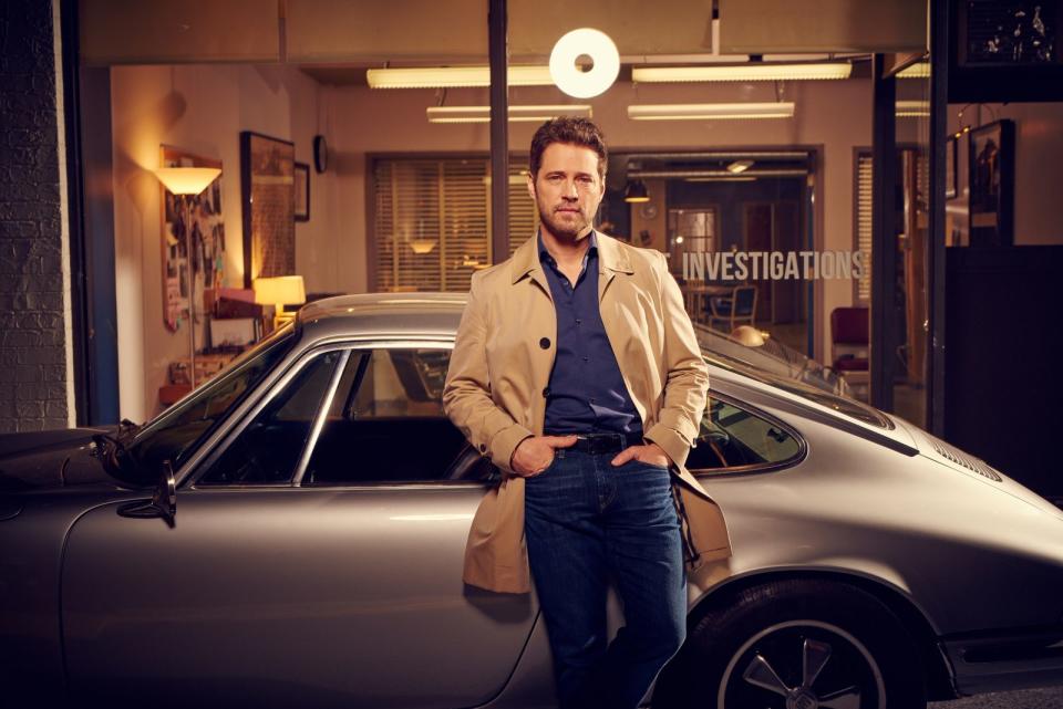 Neue Serienhauptrolle: Mit "Private Eyes" meldete sich Jason Priestley 2016 zurück. (Bild: 13th Street / Shade PI Productions Inc.)