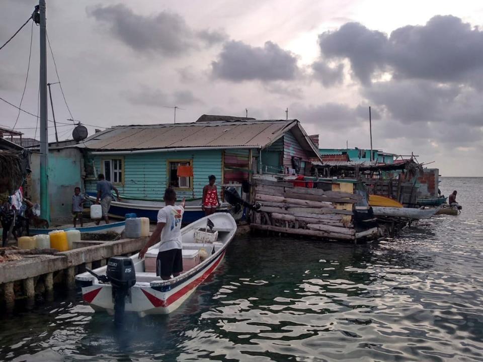 A local in a boat on Santa Cruz del Islote in 2020.