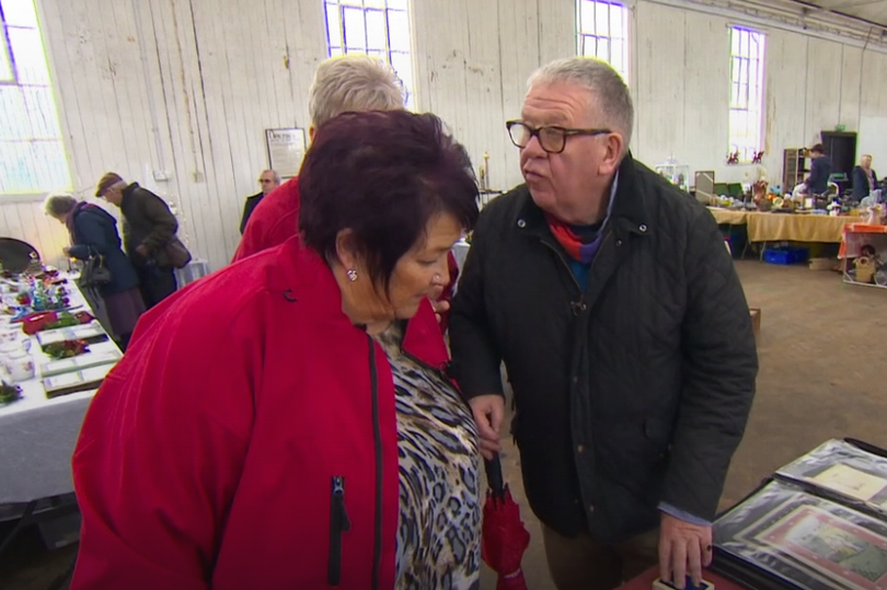 The red team were unimpressed by the suggestion on Bargain Hunt