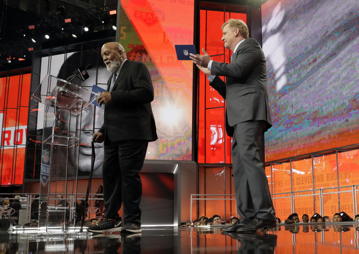 Pro Football Hall of Famer Jim Brown, left, announces Austin Corbett as the Cleveland Browns’ selection during the second round of the draft, as NFL Commissioner Roger Goodell applauds, Friday, April 27, 2018, in Arlington, Texas. (AP Photo/Eric Gay)