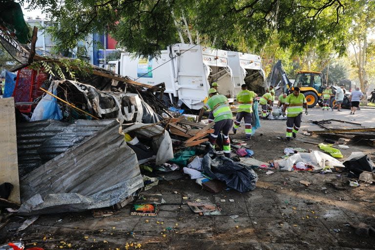 Desalojo en un feria que funcionaba en Retiro en el barrio 31