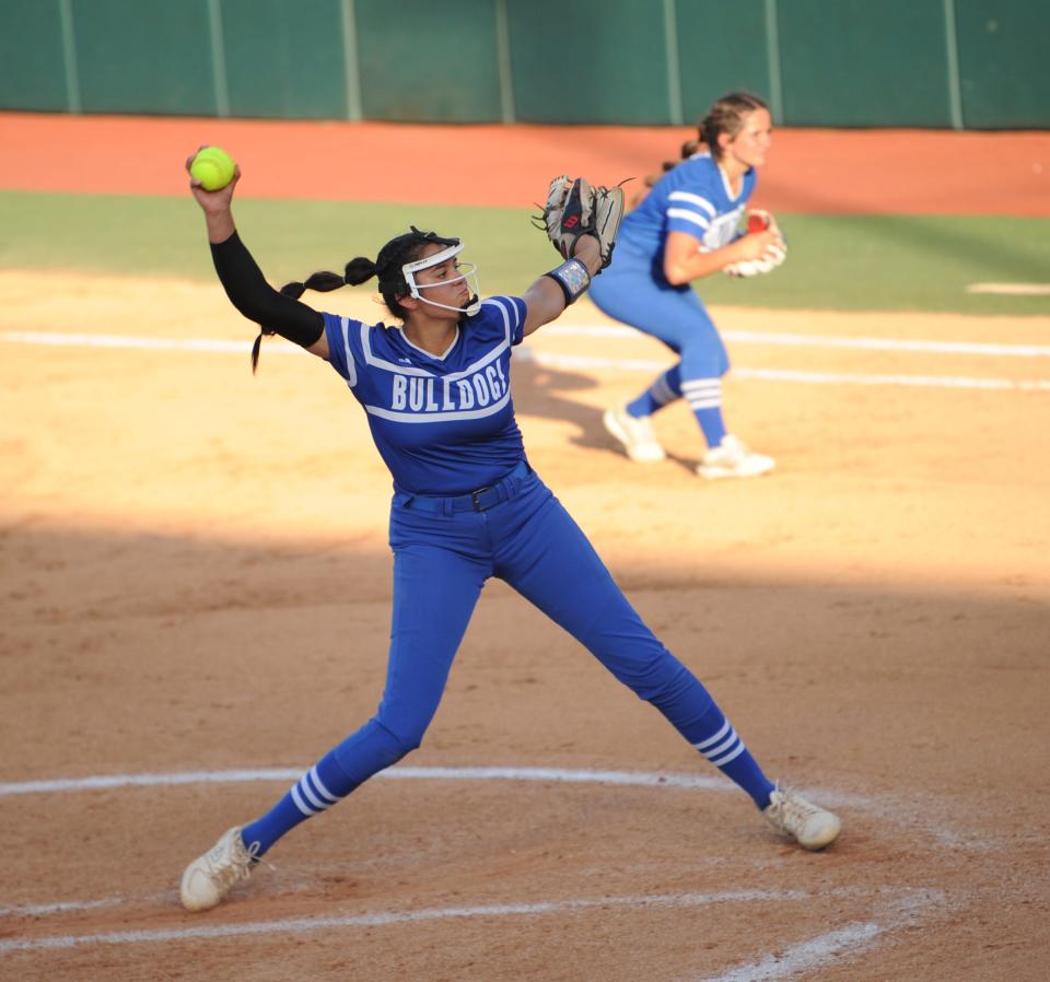 Stamford's Citlaly Gutierrez pitches against Lovelady in the state semifinals.