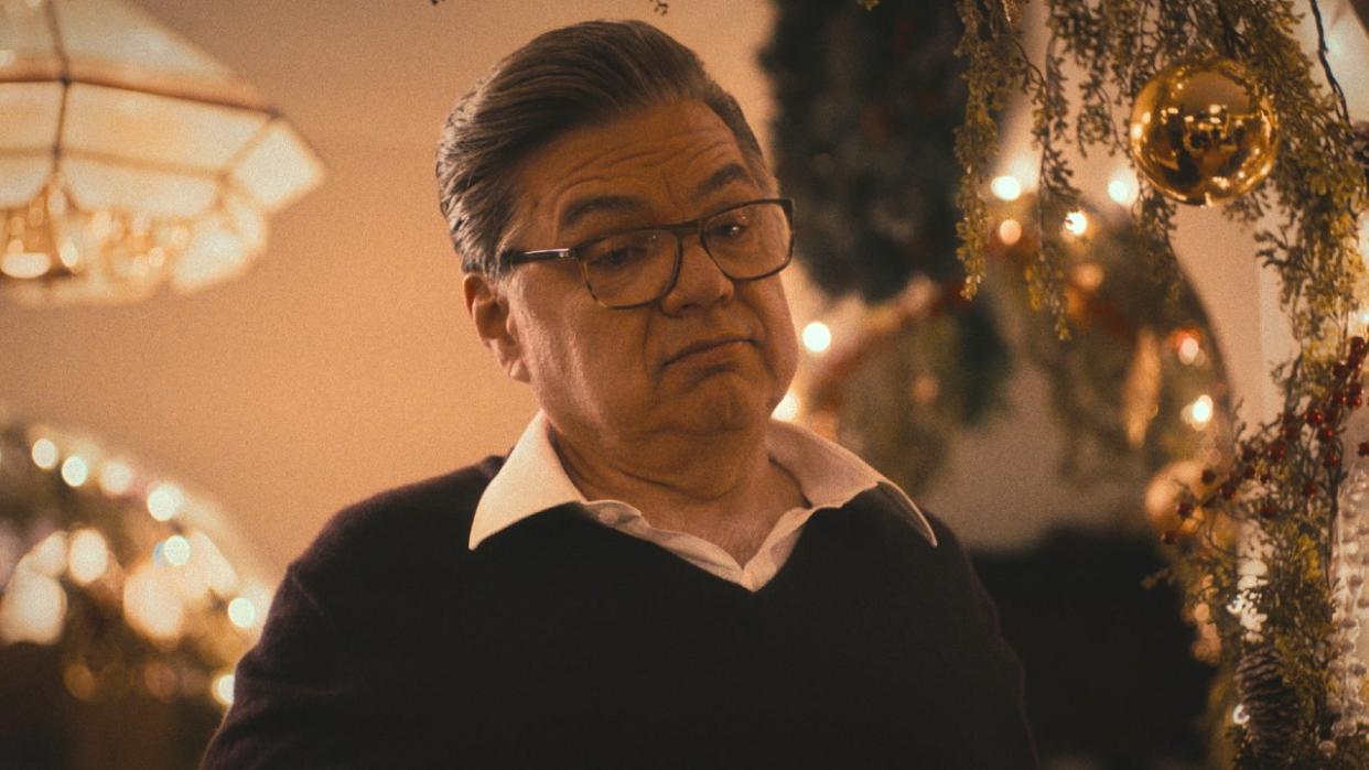  Cicero (Oliver Platt) looks unenthused during Christmas dinner on The Bear. 