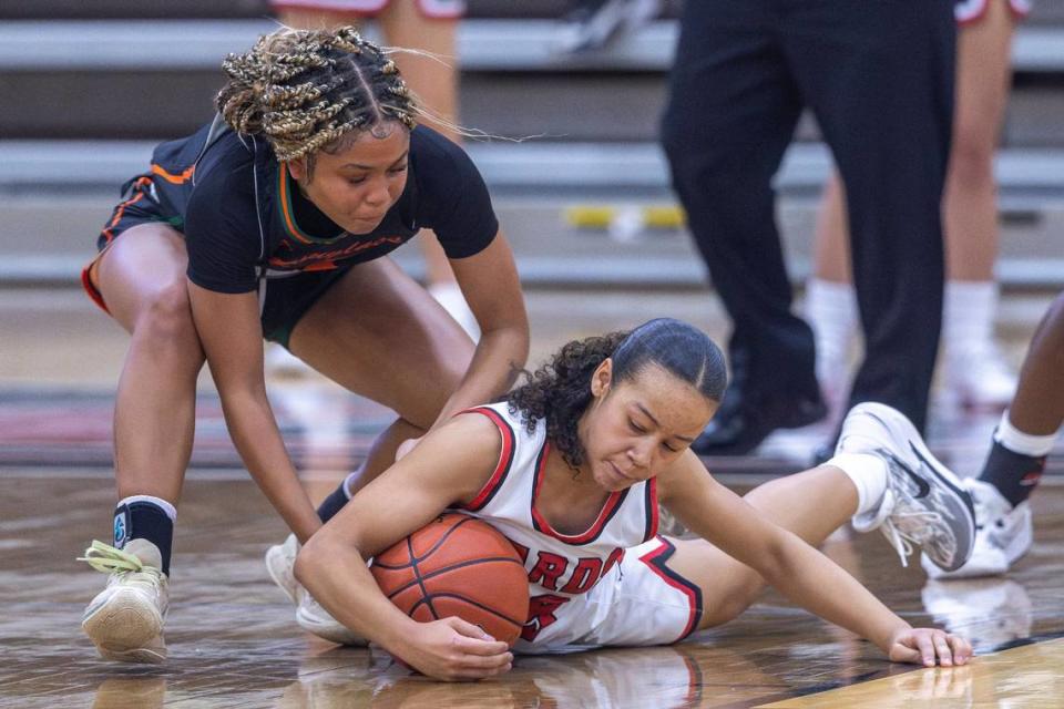 Frederick Douglass’ Niah Rhodes, left, fights for a loose ball with George Rogers Clark’s Anaya Chestnut during a game in Winchester on Dec. 15, 2023. Ryan C. Hermens/rhermens@herald-leader.com