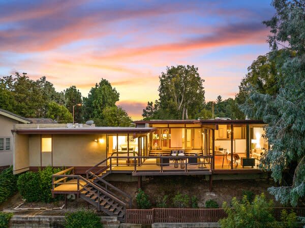 Tucked away in South Pasadena, this 1965 home frames verdant vistas with walls of glass.