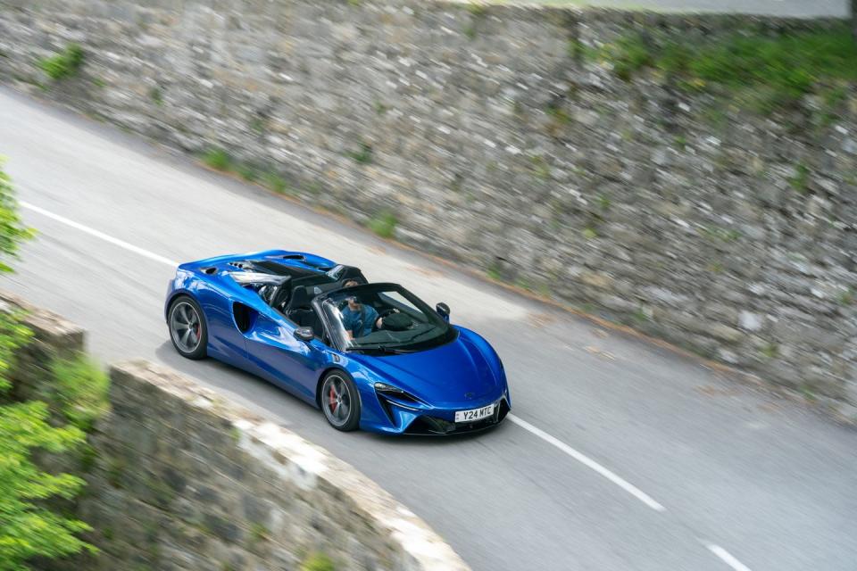 2025 mclaren artura spider