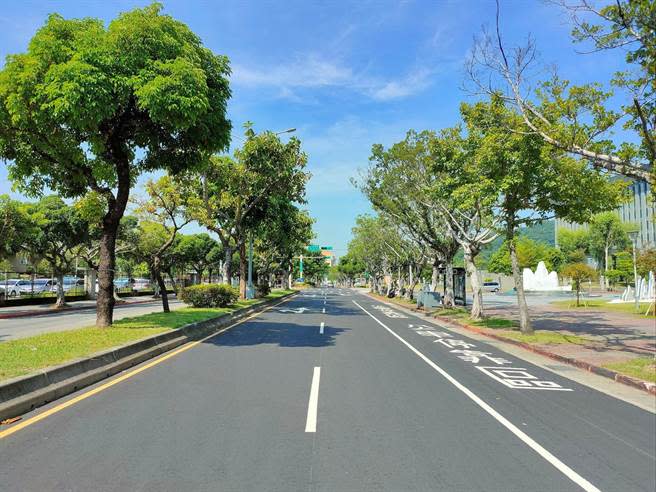 北安路東往西車道，崇實路口至國防部海軍司令部側門前，施工後樣貌。（圖／台北市政府工務局新建工程處提供）