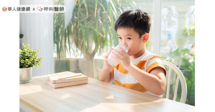 有醫學研究表示，每天喝牛奶可以補充營養，讓小孩子長得又高又壯，讓老人家返老還童。真的是如此嗎？