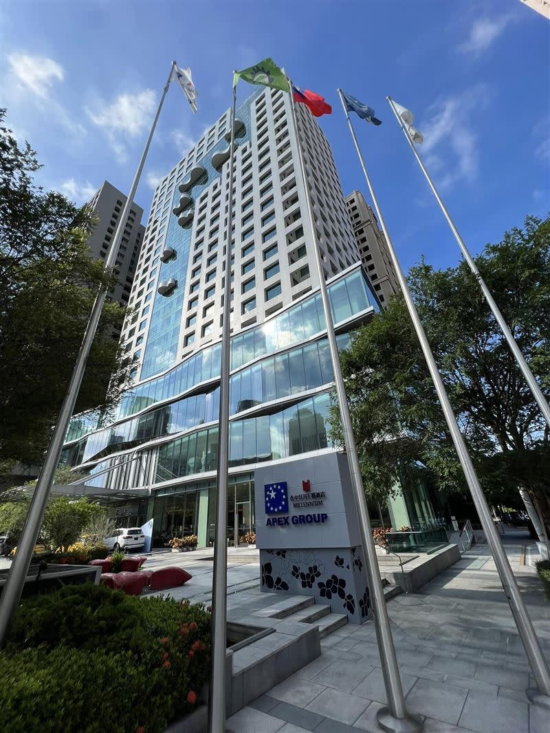 謝金河說，「日月千禧」是台灣精銳（4583）發展的飯店。（圖／翻攝自謝金河臉書）