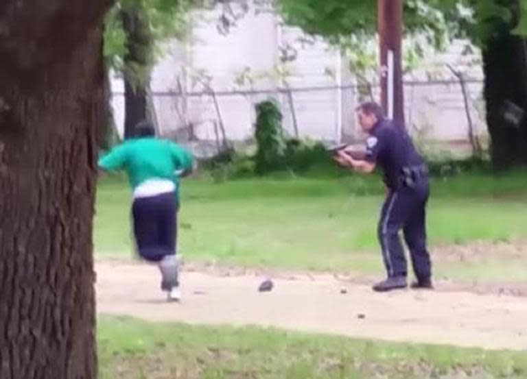 Screen grab obtained April 8, 2015 courtesy of Stewart, Seay & Felton Trial Attorneys, shows police officer Michael Slager (R), 33, shooting Walter Scott, 50, in the city of North Charleston on April 4, 2015