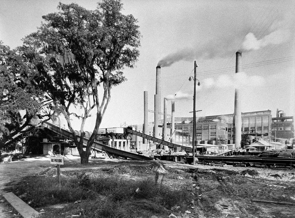 Union Camp/Union Bag. Cordray, Augusta Klask. "Paper Industry, Union Bag and Paper." Photograph. Savannah: 1942. From
Georgia Historical Society: GHS 1360-PH-20-22-09, Cordray-Foltz Photography Studio photographs.