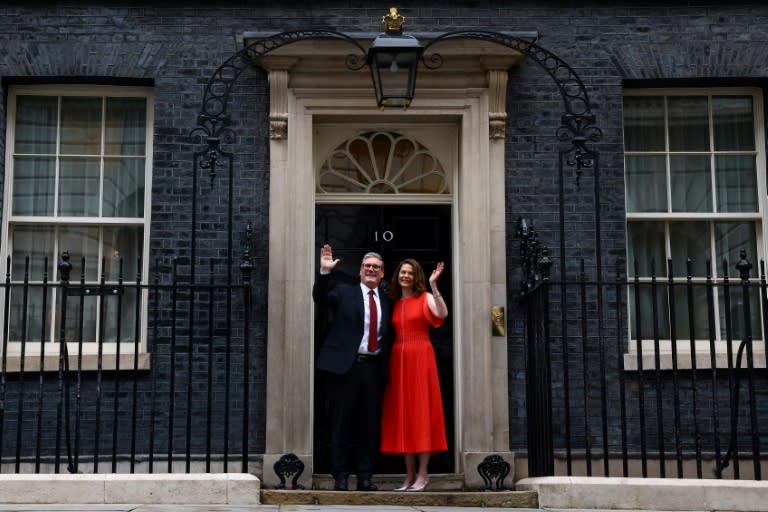 Nach dem haushohen Sieg der Labour-Partei bei den Unterhauswahlen in Großbritannien hat der neue Premierminister Keir Starmer seine Kabinettsmitglieder ernannt. "Die Arbeit der Veränderung beginnt sofort", sagte Starmer in seiner ersten Rede. (HENRY NICHOLLS)