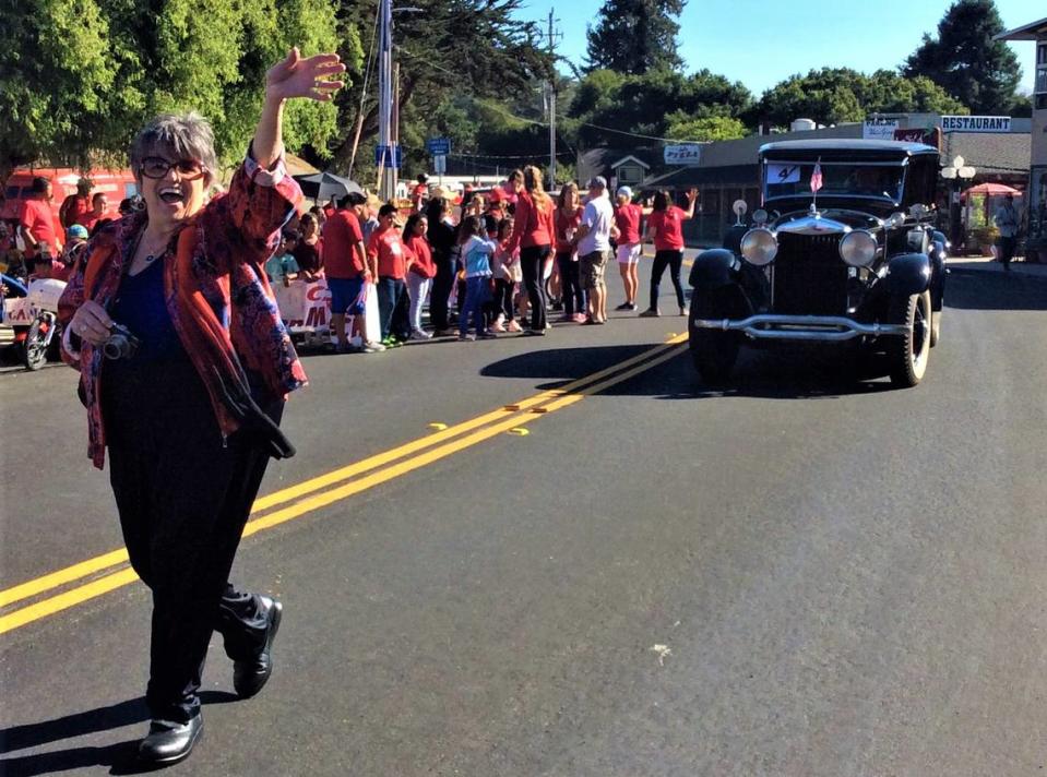 Pinedorado Parade grand marshal Kathe Tanner, a longtime Cambrian and Tribune reporter, got out of her provided limousine to walk along the route in downtown Cambria in 2018. “Several people have told me today they were glad I got out and walked, because ‘that’s how people see you,’” Tanner said.