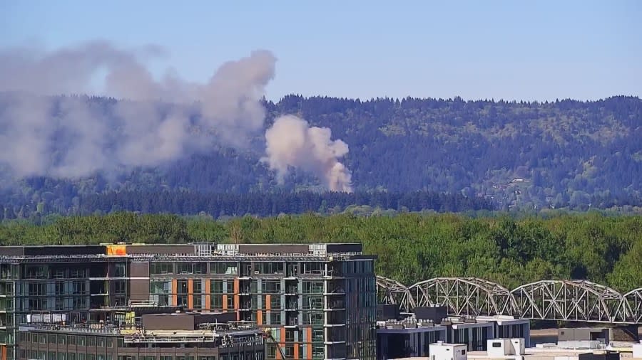 Portland Fire tackles large sawdust, pallet fire at wood recycling plant