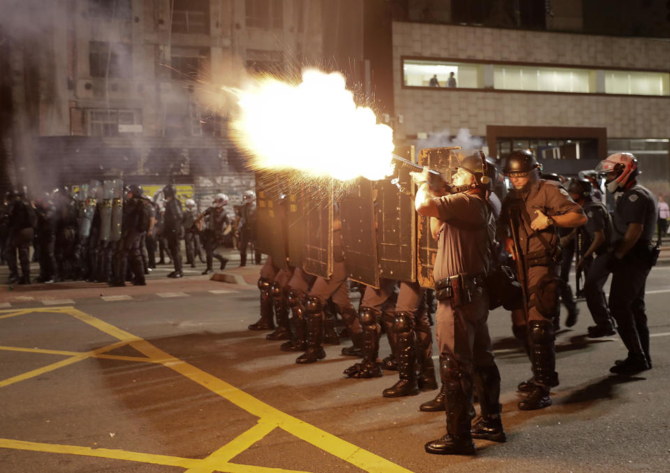 <p>Police fire tear gas at demonstrators. (Photo: AP/Andre Penner) </p>