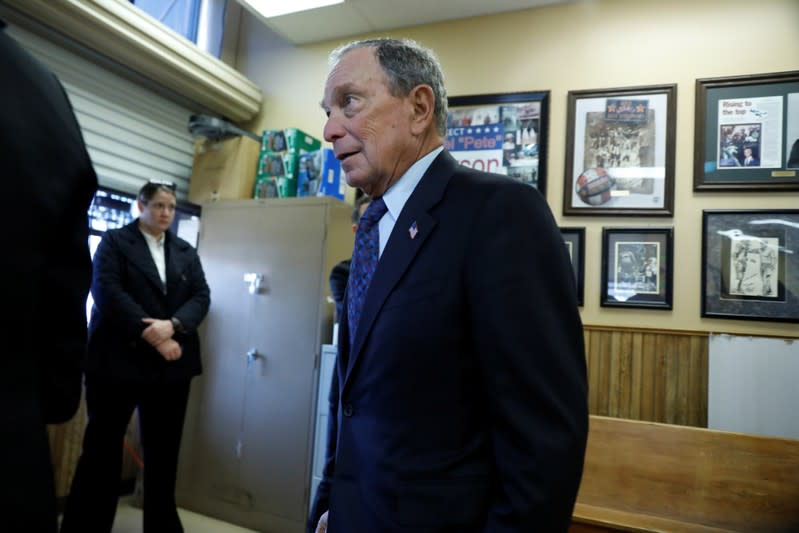 Michael Bloomberg eats lunch in Arkansas