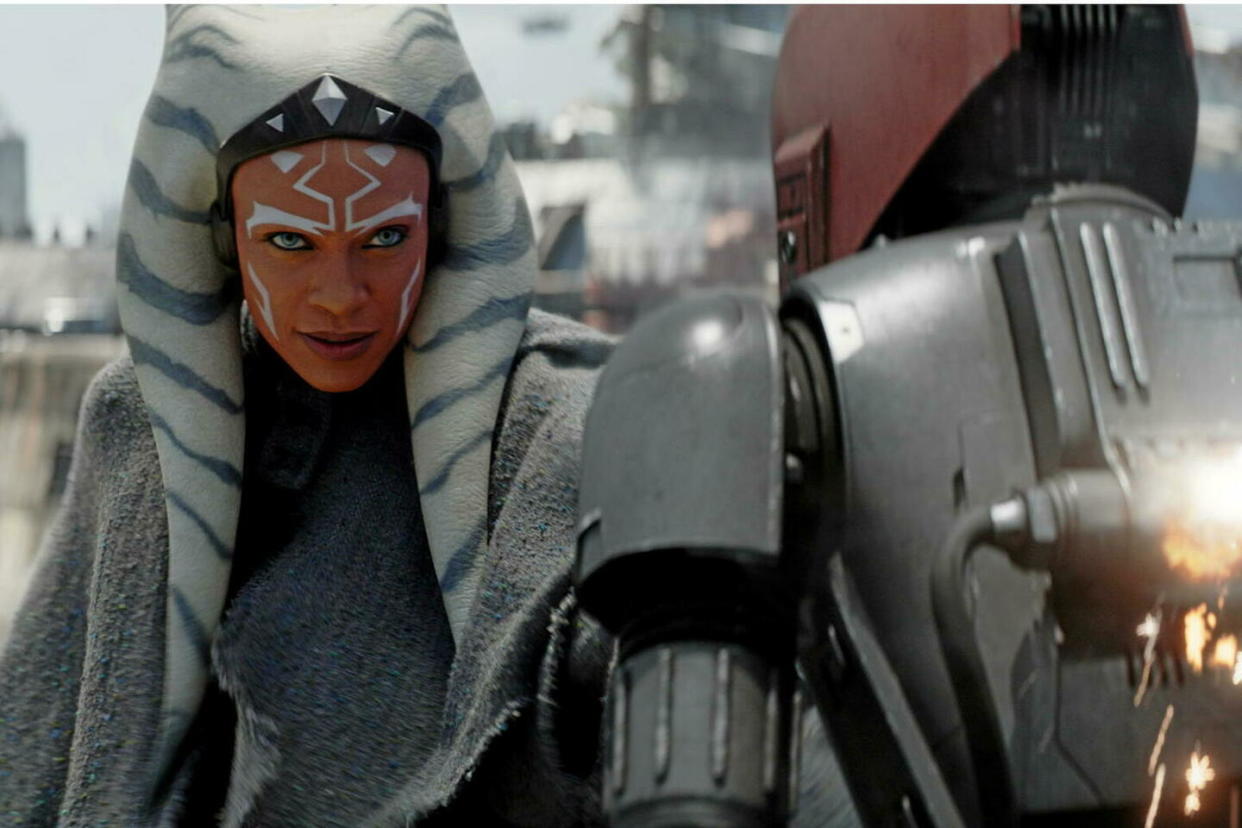 Ashoka en plein duel au sabre-laser.  - Credit:Lucasfilm Ltd. / Lucasfilm Ltd.