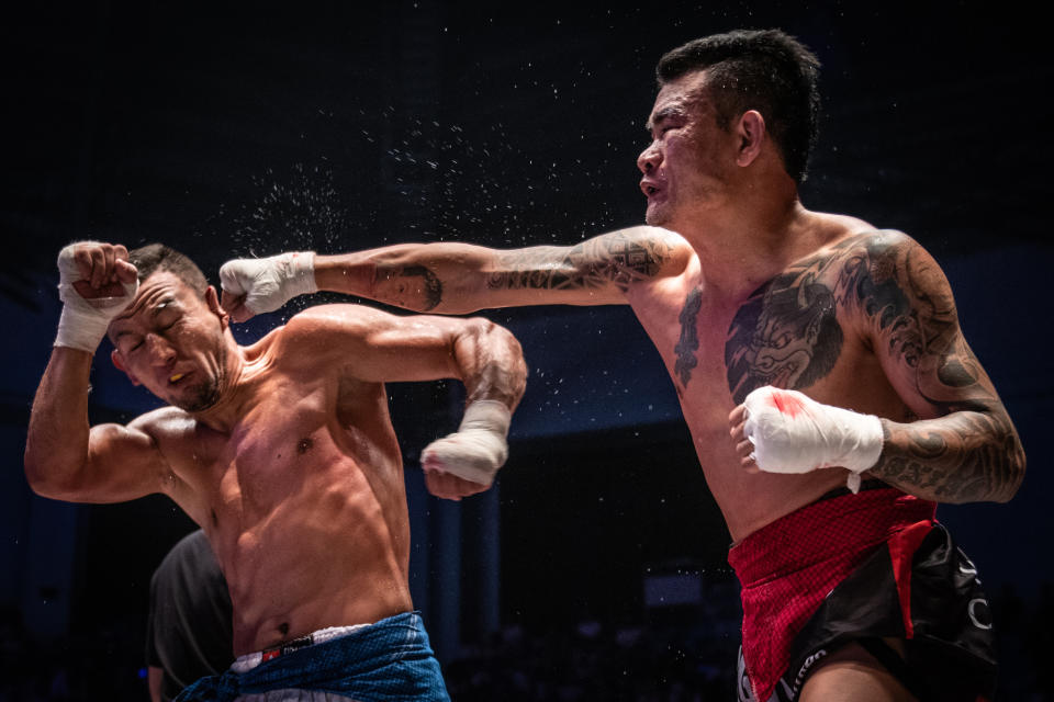 Too Too of Myanmar (R) fights against Naimjon Tuhtaboyev of Uzbekistan (L) in their middleweight bout during World Lethwei Championship in Yangon, Myanmar on January 31, 2020.
 (Photo by Shwe Paw Mya Tin/NurPhoto via Getty Images)