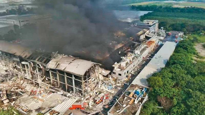 明揚公司屏東廠房於上週五發生火災爆炸，造成9死110傷的悲劇。（屏東縣消防局提供）