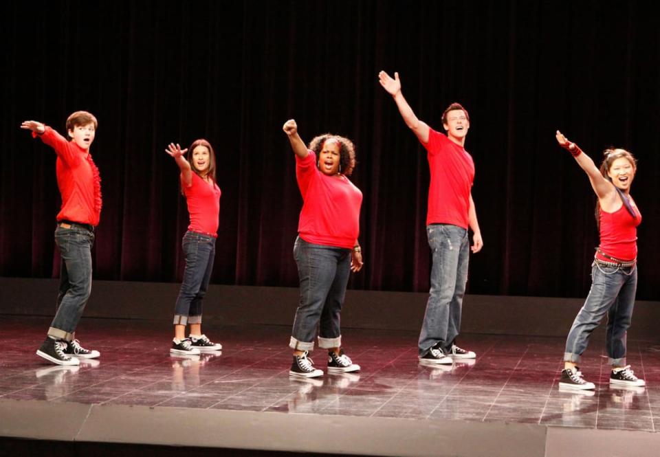 <div class="inline-image__caption"><p>The cast of Glee perform "Don't Stop Believing"</p></div> <div class="inline-image__credit">Courtesy of Everett</div>