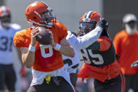 Cleveland Browns quarterback Baker Mayfield (6) looks downfield during an NFL football practice in Berea, Ohio, Wednesday, Aug. 4, 2021. (AP Photo/David Dermer)