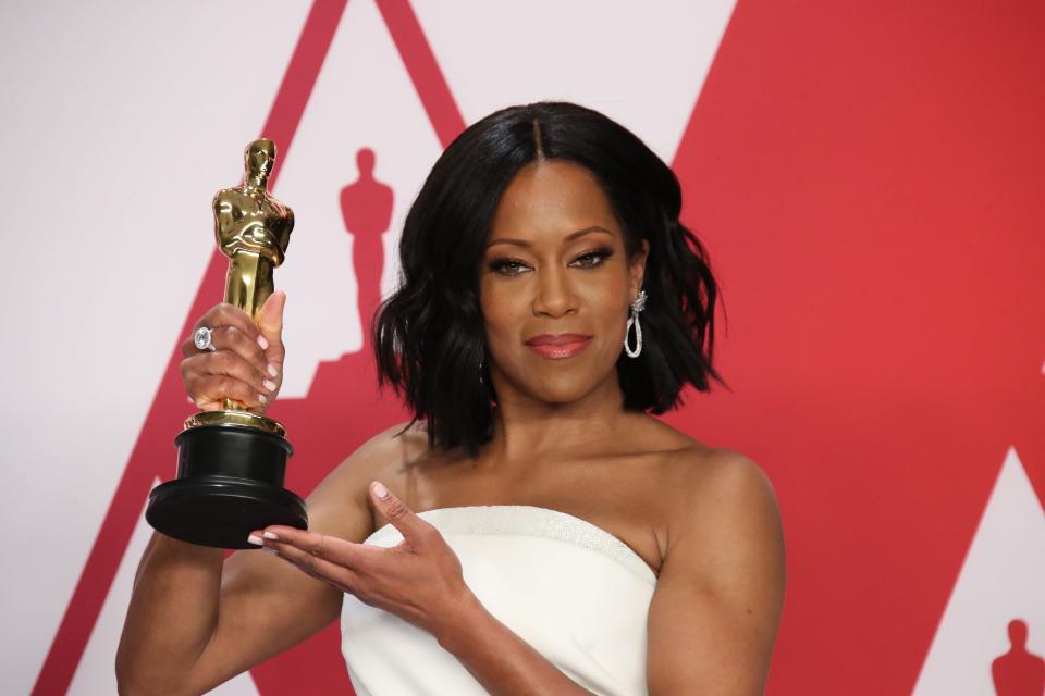 Regina King with her Oscar for supporting actress for her role in "If Beale Street Could Talk."