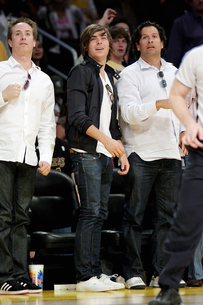 Efron Zac Lakers Game