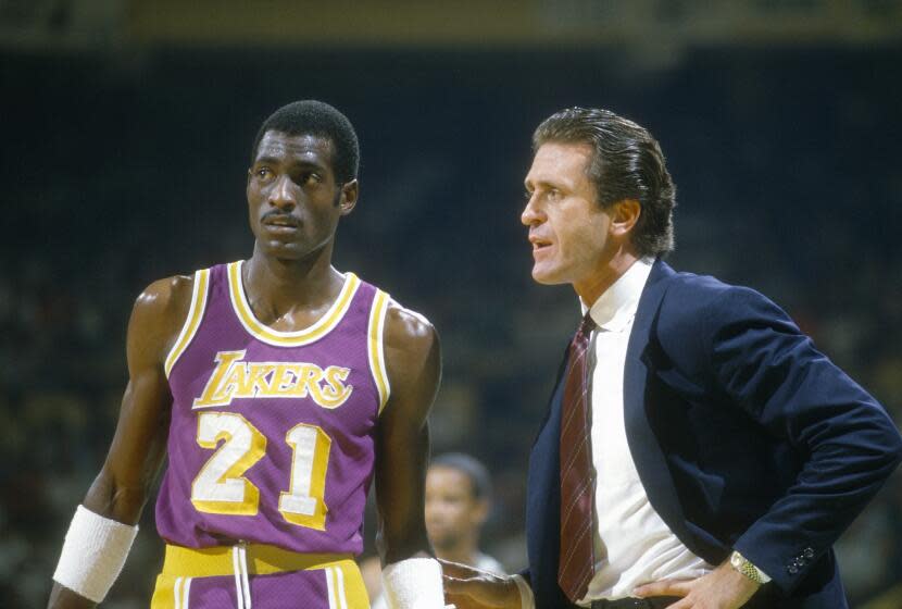 UNSPECIFIED - CIRCA 1985: Head Coach Pat Riley of the Los Angeles Lakers talks with Michael Cooper.