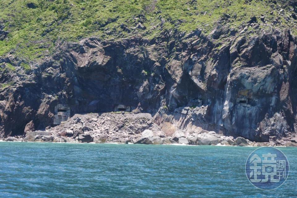 隱藏的砲台仍遺留在龜山島上。