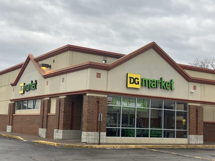 A new DG Market has opened in a former CVS at Division and Locust in Davenport (photo by Jonathan Turner).
