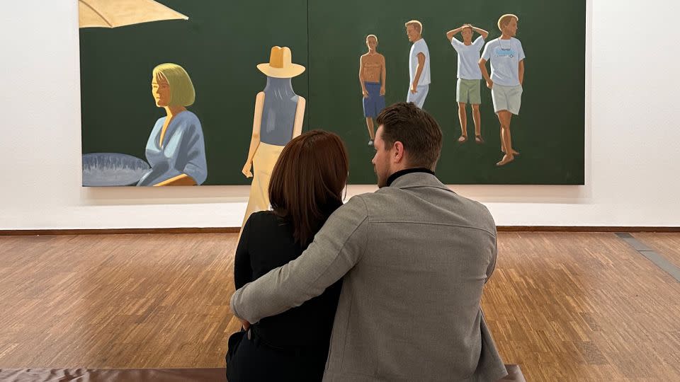 Here's Max and Carter enjoying an Alex Katz art exhibition in Vienna. - Carter Ratzenböck