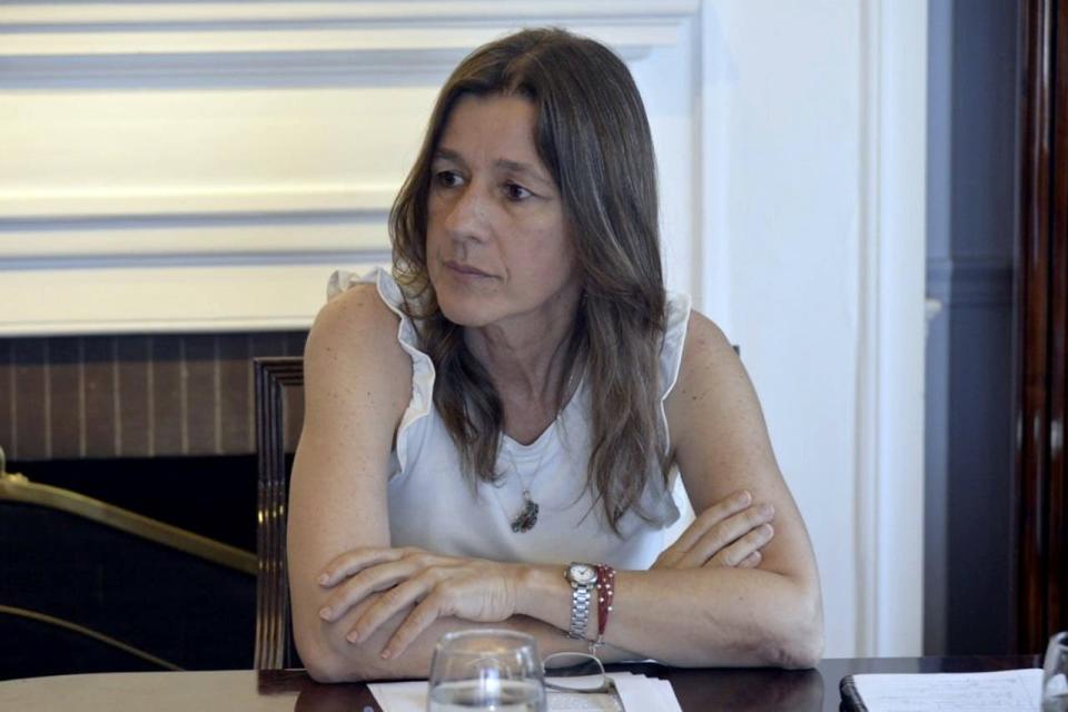 La ministra de Seguridad, Sabina Frederic, sostiene su política de diálogo con las comunidades mapuches que toman terrenos. 