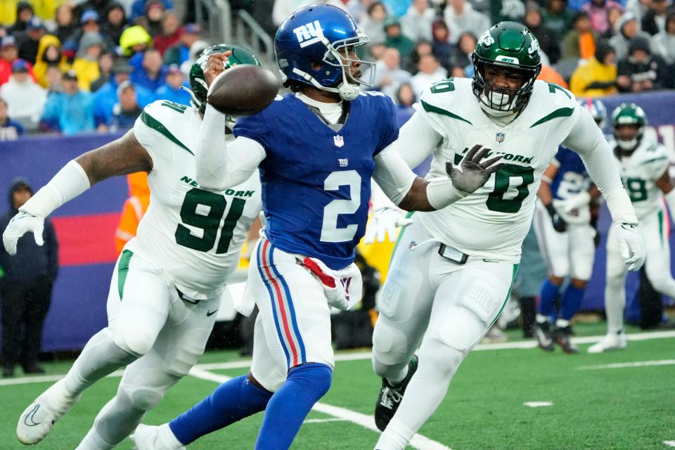 October 29, 2023; East Rutherford, NJ, USA; New York Giants quarterback Tyrod Taylor (2) wasn't able to move the ball forward on this play and ended up trying to catch his own throw but ended up hurt on the sidelines and was removed from the game in the second quarter.