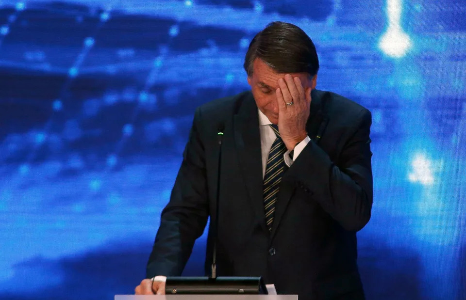 Jair Bolsonaro durante o debate (Foto: MIGUEL SCHINCARIOL/AFP via Getty Images)