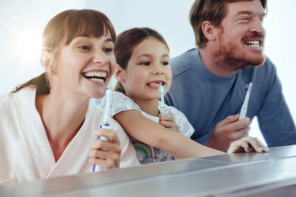 Kinderzahnpasta hat oft einen höheren RDA-Wert. (Bild: Getty Images)