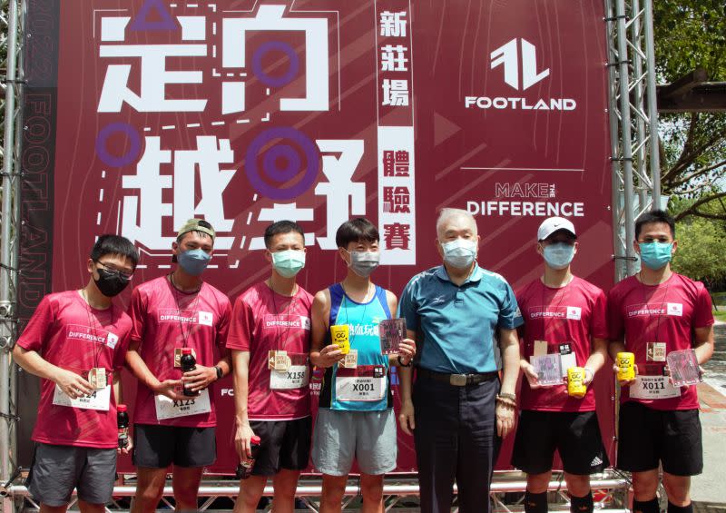 ▲獲得前六名選手，冠軍許文桐(右1)。中華民國定向越野協會提供。