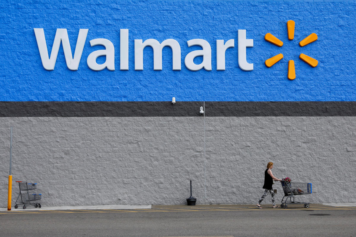 I futures su azioni spuntano dopo i guadagni di Wal-Mart