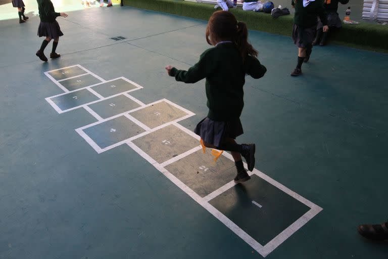 Todos los especialistas señalan que es fundamental que los chicos tengan tiempo para descansar y divertirse durante los recreos