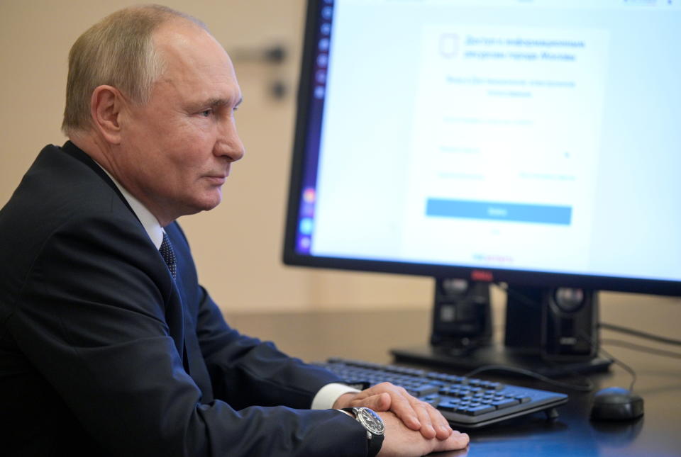 Russian President Vladimir Putin sits in front of a computer while taking part in a remote electronic voting on the first day of a three-day parliamentary election at his residence outside Moscow, Russia September 17, 2021. Sputnik/Alexei Druzhinin/Kremlin via REUTERS ATTENTION EDITORS - THIS IMAGE WAS PROVIDED BY A THIRD PARTY.