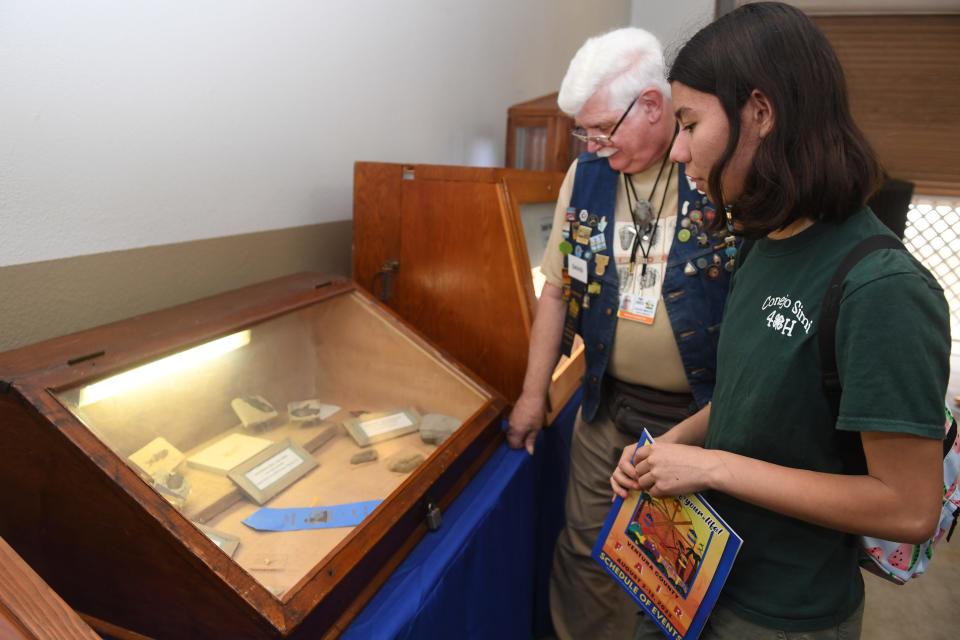 Amateur paleontologist David Mautz speaks with Kaylee Tan, 15, about her fossil collection at the Ventura County Fair on Monday.