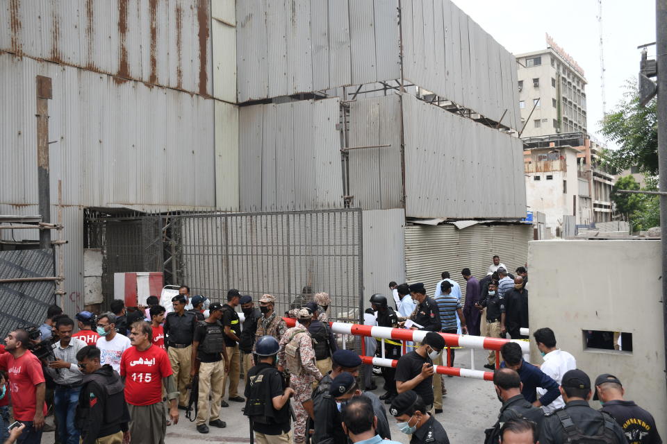 KARACHI, PAKISTAN - JUNE 29: Police officers inspect the site after gunmen attacked the Pakistani stock exchange building in Karachi, Pakistan on June 29, 2020. At least nine people were killed. The dead include four attackers, four Pakistan Stock Exchange security guards and a policeman, Muqaddas Haider, a city police chief, told reporters. At least seven people are also injured. (Photo by Sabir Mazhar/Anadolu Agency via Getty Images)