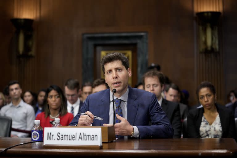 El director general de la firma OpenAI, Sam Altman, habla durante una audiencia sobre Inteligencia Artificial de la Subcomisión Judicial del Senado sobre Privacidad, Tecnología y la Ley el martes 16 de mayo de 2023, en el Capitolio, en Washington, D.C. (AP Foto/Patrick Semansky)