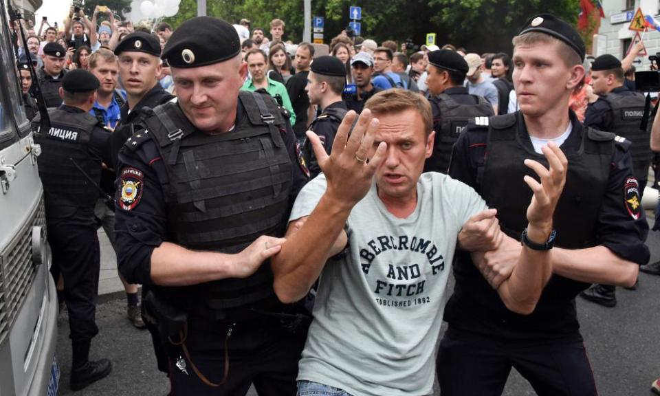 Alexei Navalny is detained by Russian police officers